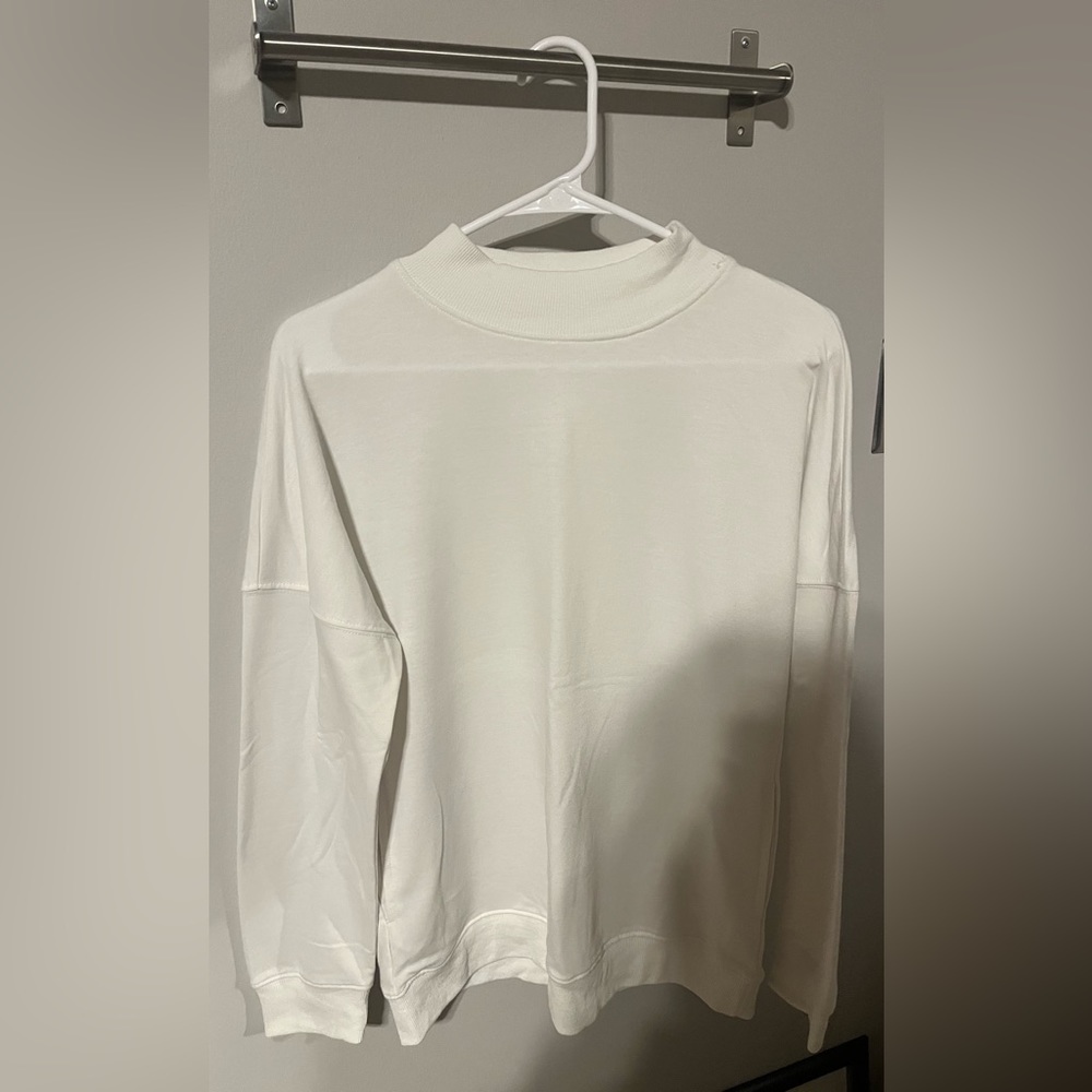 Long sleeve white tee
